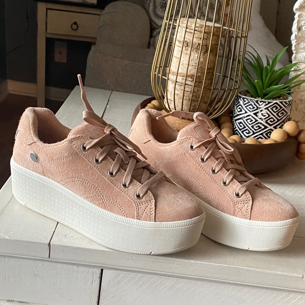 Skechers Women's Blush Pink Suede Platform Lace-Up Sneakers